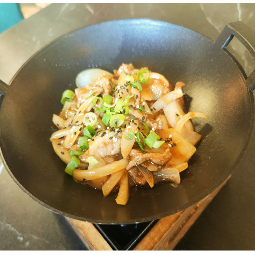 Sartén de ternera y cebolla